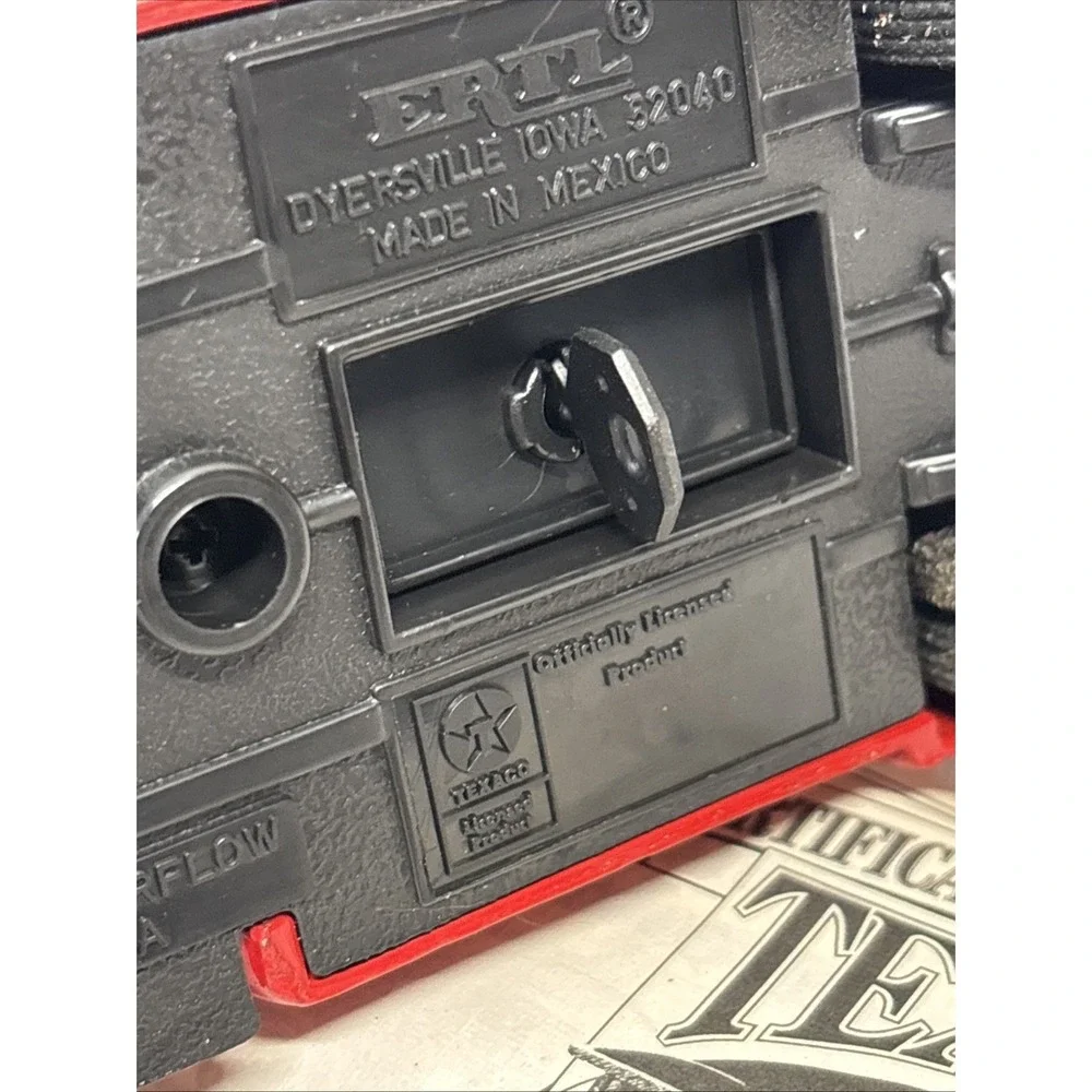 ERTL‎ 1939 DODGE AIRFLOW TEXACO DIE CAST TANKER Locking coin Bank with key.